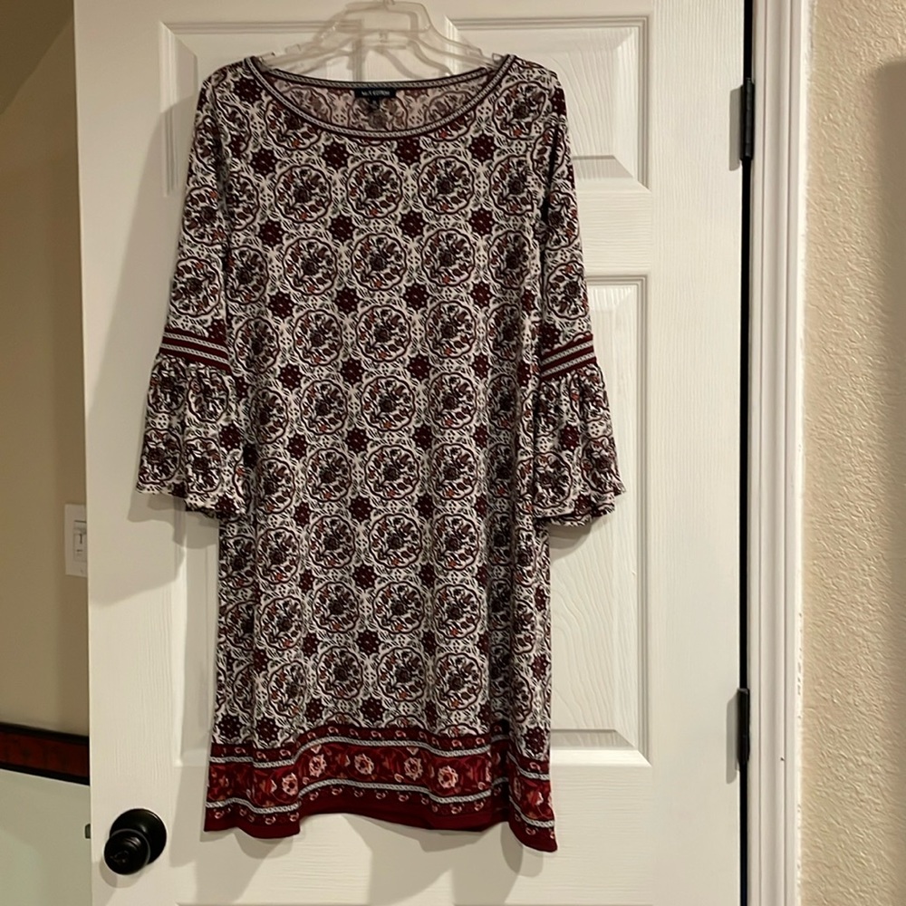 Shift dress with trumpet sleeves
